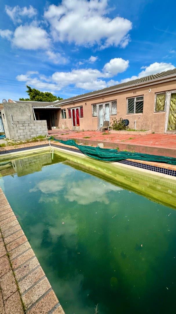 4 Bedroom Property for Sale in Sybrand Park Western Cape
